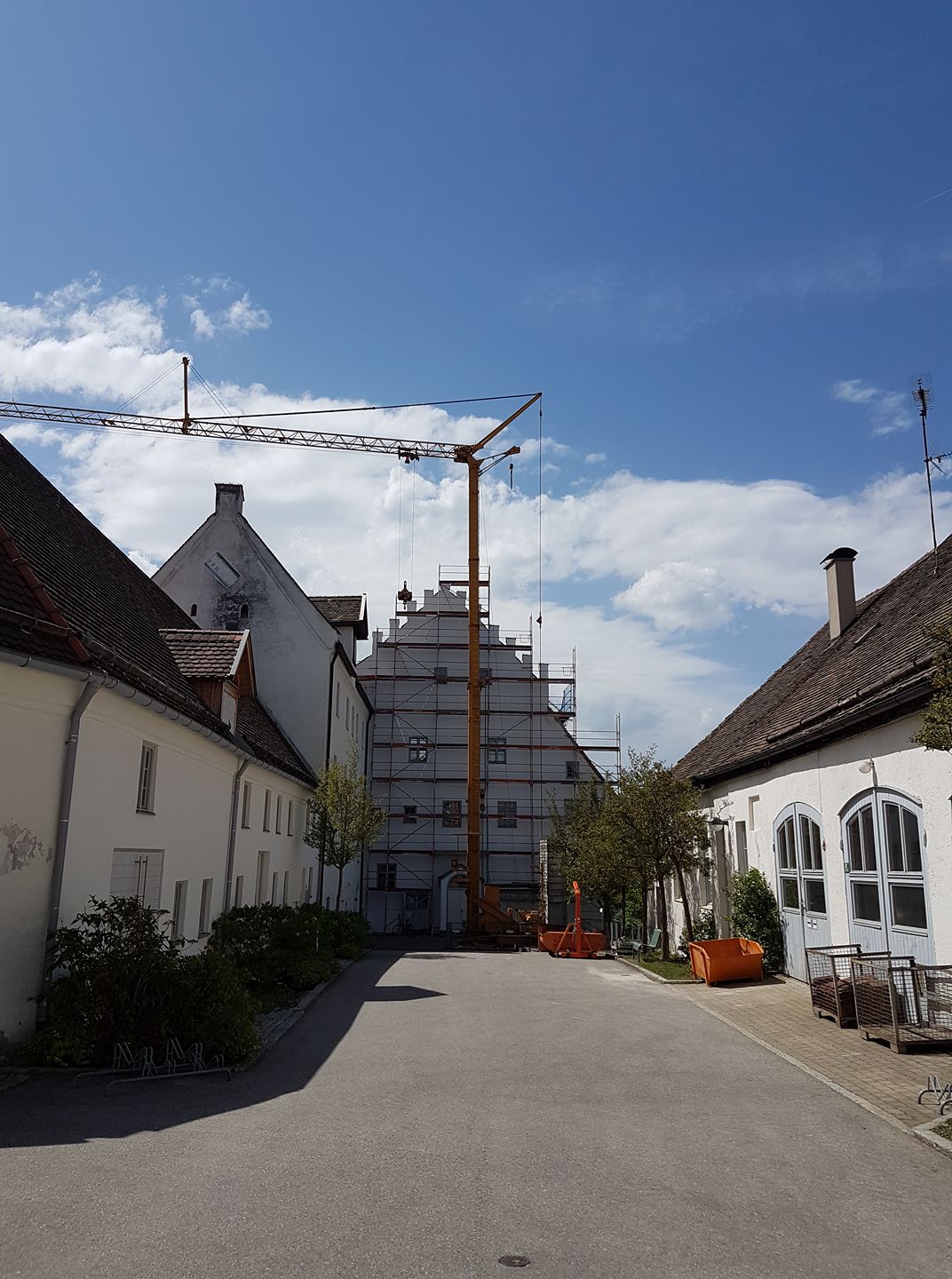 Liebherr 32K am Schloss in Murnau