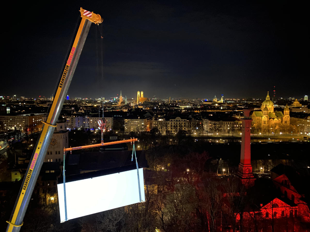 Nächtlicher Autokraneinsatz am Münchner Gasteig