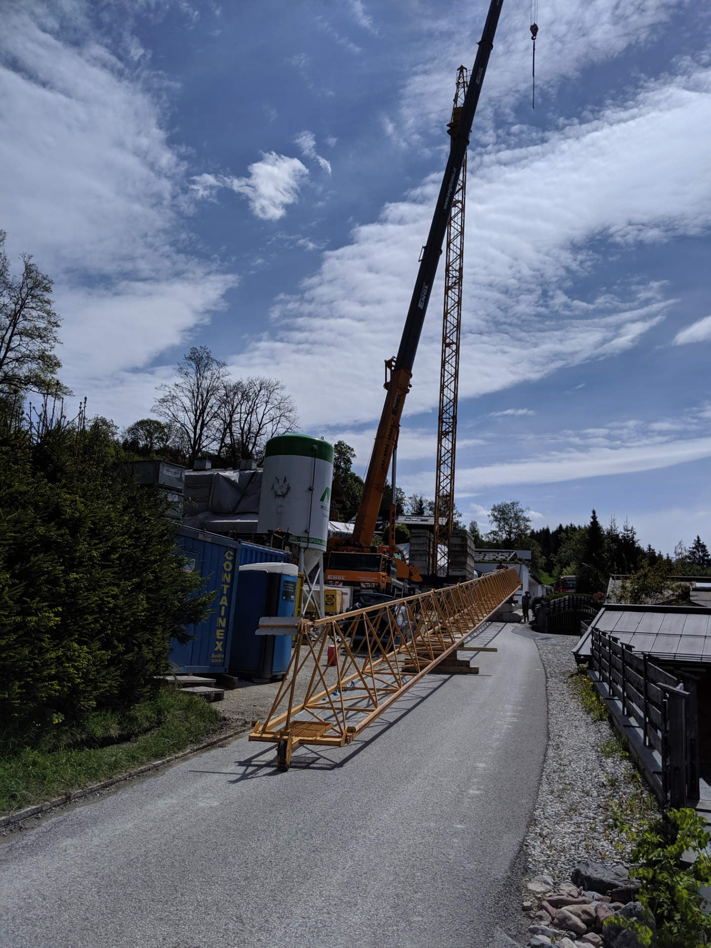 Baukranmontage Liebherr 90LD in Kitzbühl