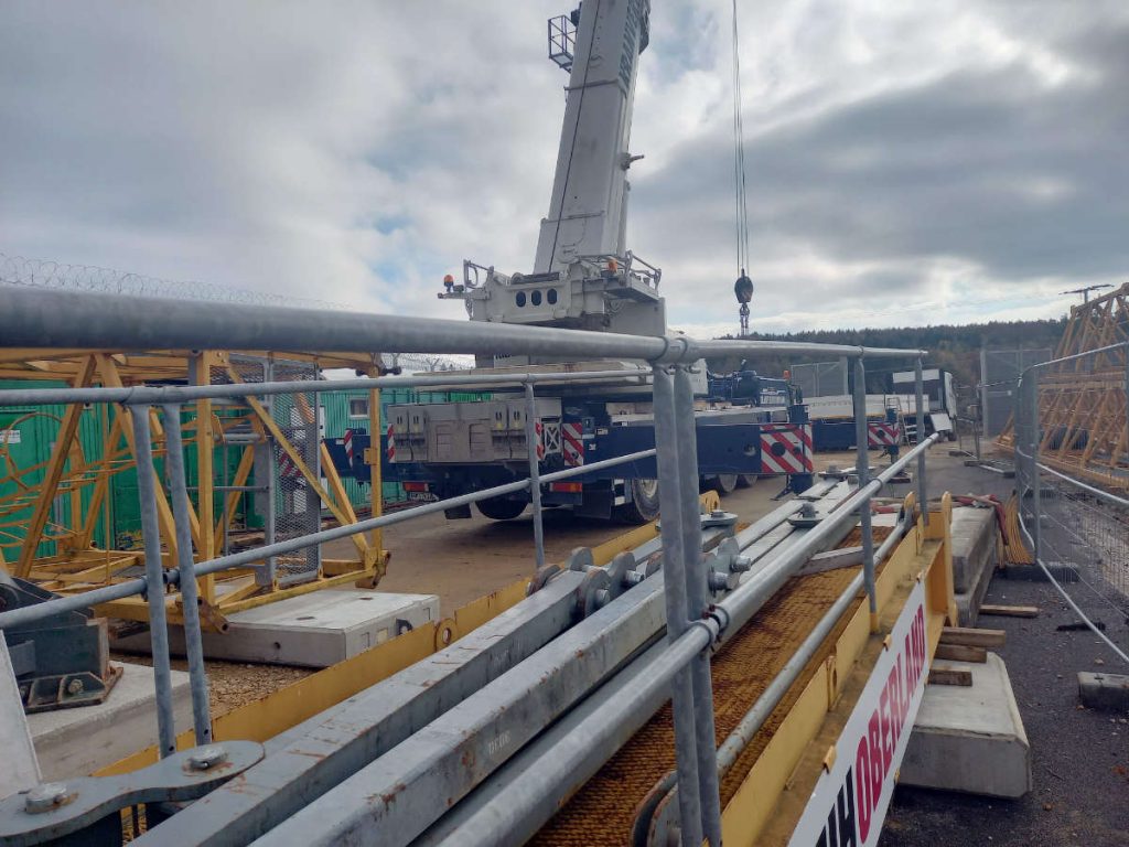 Liebherr 280 EC-H Montage