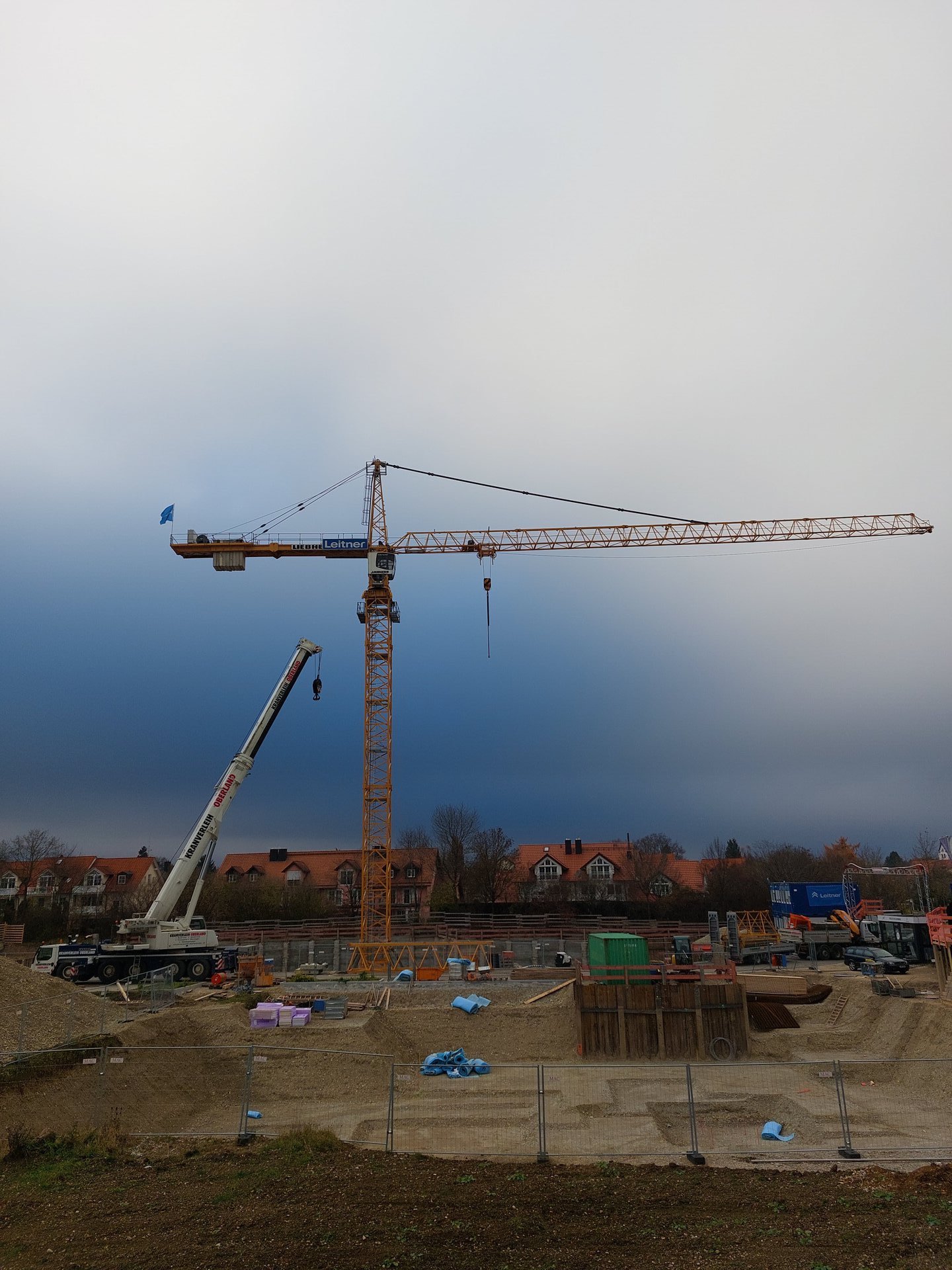 Liebherr 280 EC-H Montage in München Neuried