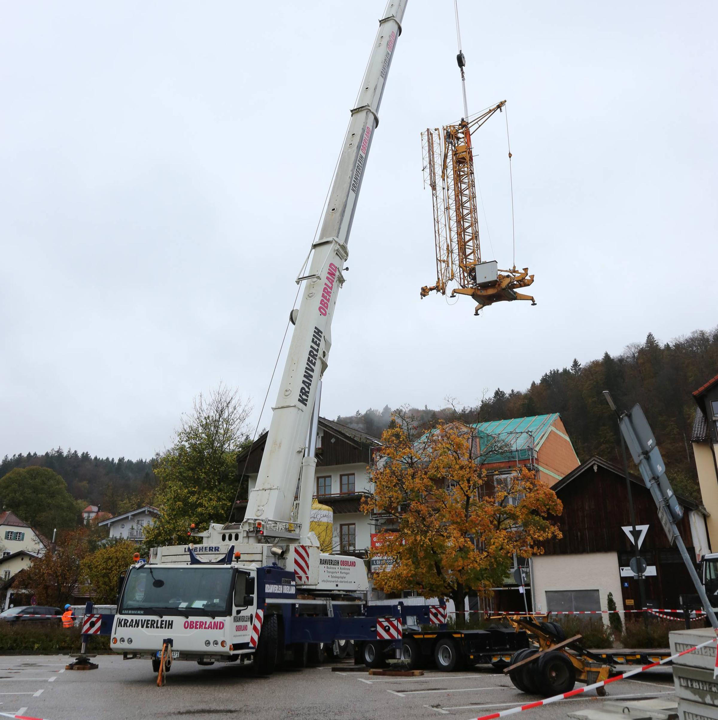 Baukran Demontage mittels 220to. Autokran